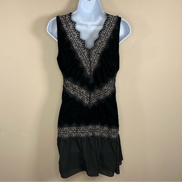 Elegant Black Lace Dress - Picture 6 of 9